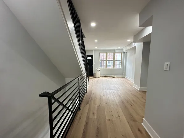 1049 Mercy St, Philadelphia, PA 19148