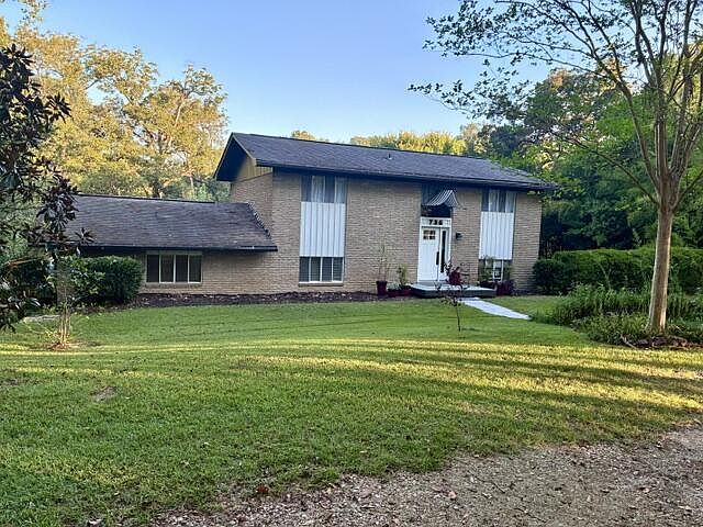 1st image of 736 Lakeside Dr