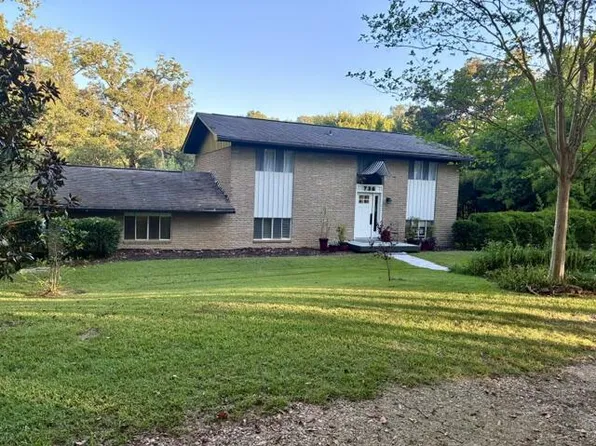 736 Lakeside Dr, Vicksburg, MS 39180