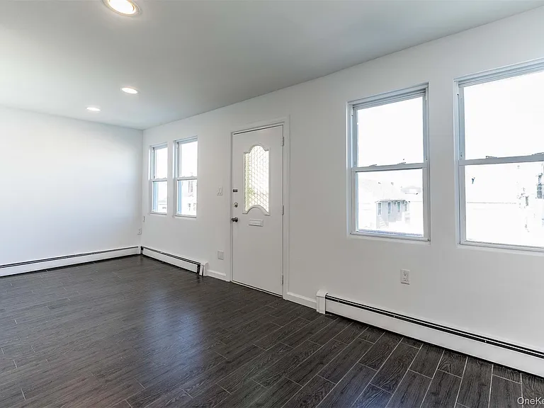 35 Tennesse Ave — Photo 6