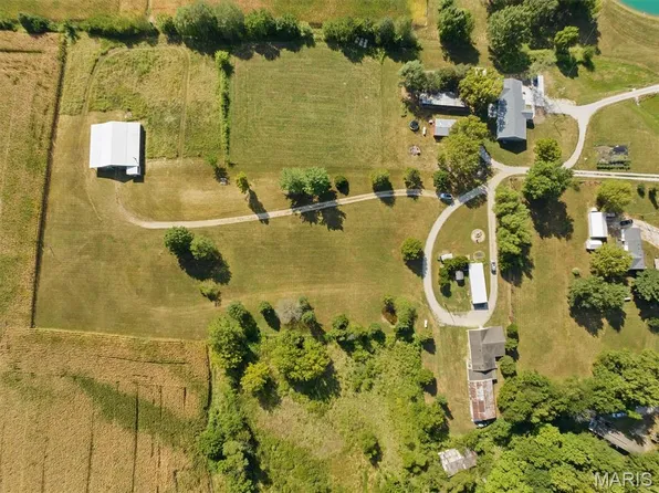 1822 Trapper Ave, Mulberry Grove, IL 62262