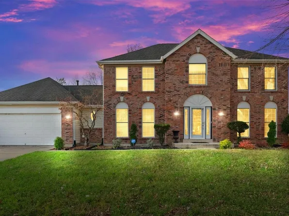 826 Sprinters Row Dr, Florissant, MO 63034