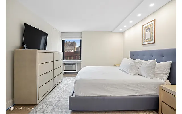 Sold by Douglas Elliman | media 17