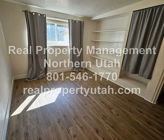 662 E 4th St #COPY — Photo 13