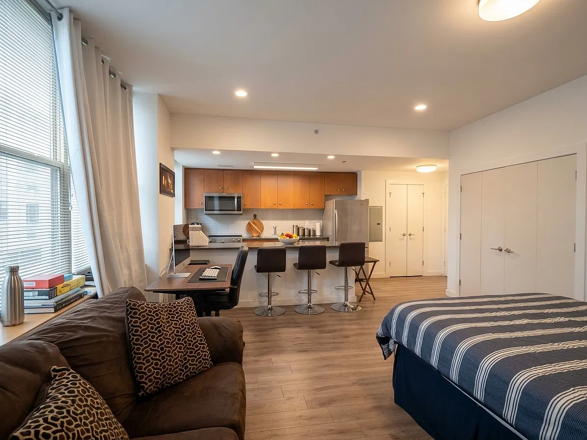 Studio, 524 sqft, $3,490 — Photo 3