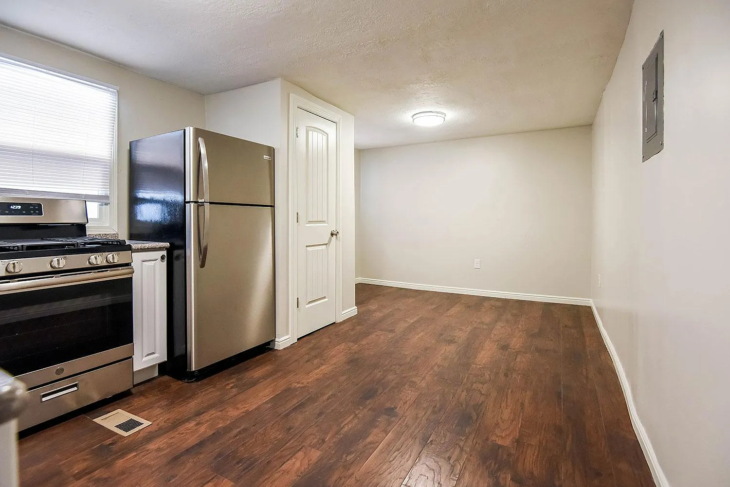 2 bed, 600 sqft, $1,300 — Photo 3