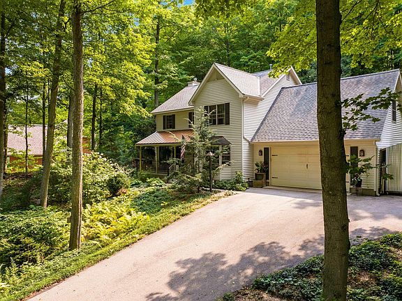 4th image of 8335 Forest Dr