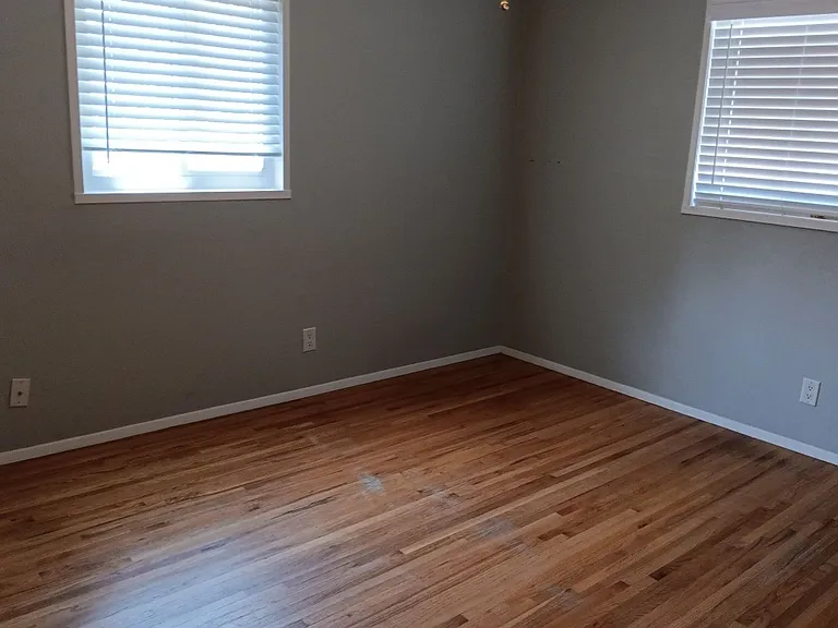 2632 Valencia Dr NE — Photo 4