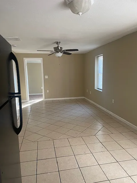 3 bed, 1352 sqft, $1,395 — Photo 4