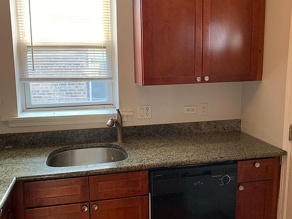 4th image of 7403 N Hoyne Ave #3