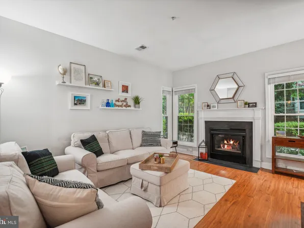 2350 Garnett Dr #4, Alexandria, VA 22311