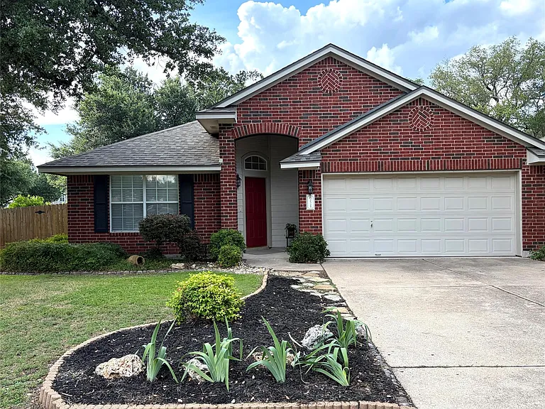 2325 Clover Ridge Dr — Photo 1