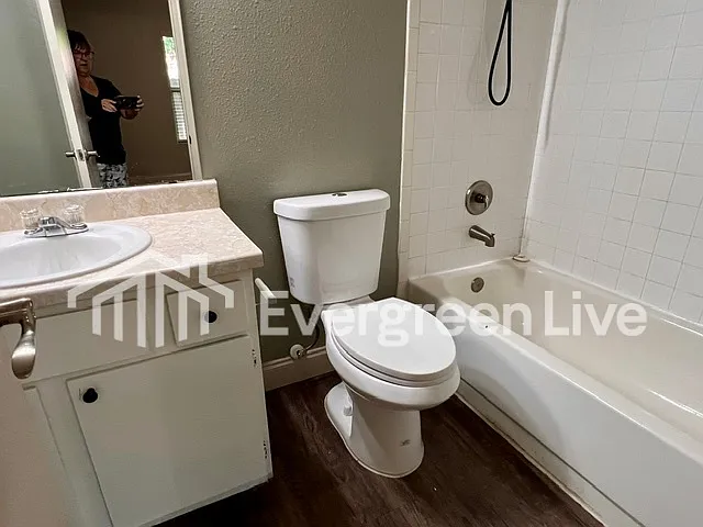 111 Willow Gardens Ct — Photo 11