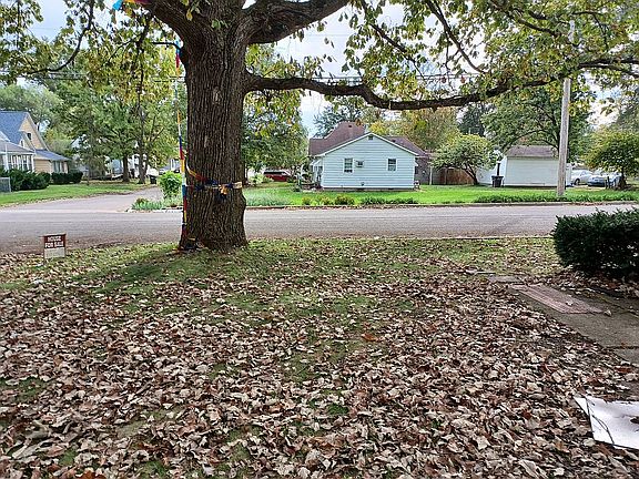 3rd image of 1402 N Grant St