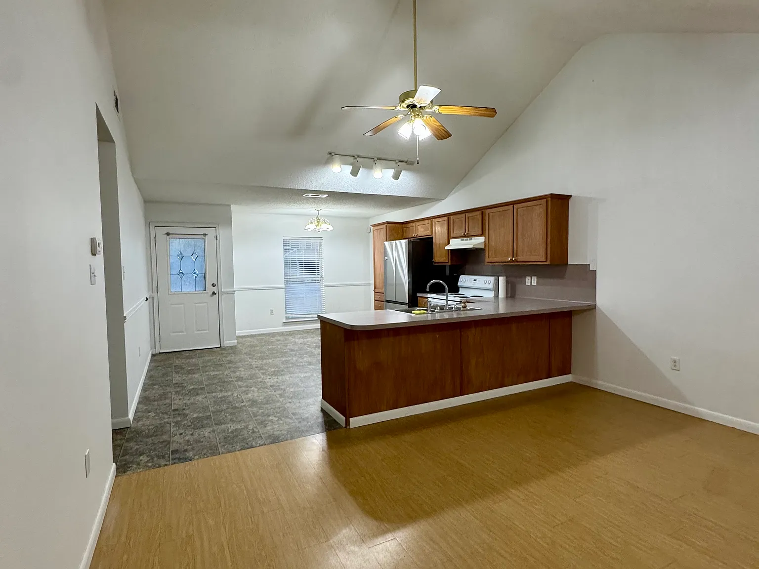 14267 Woodlands Dr — Photo 2