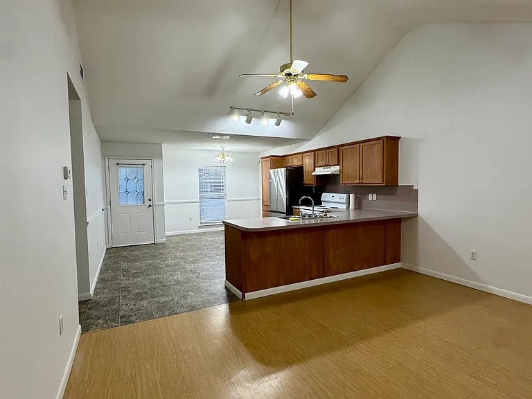 14267 Woodlands Dr #4 — Photo 2
