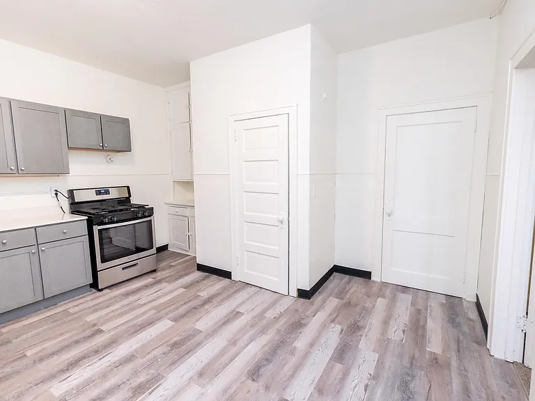 Pleasant Avenue Apartments — Photo 15