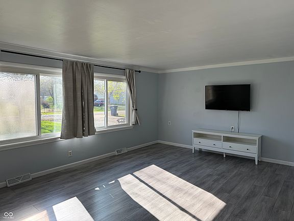 3rd image of 3105 Paradise Dr