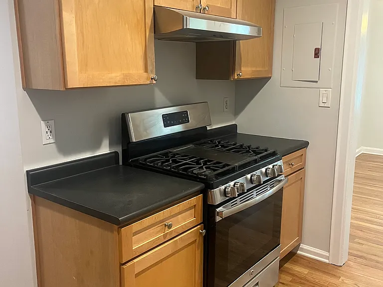 1552 Berkeley Ln — Photo 9