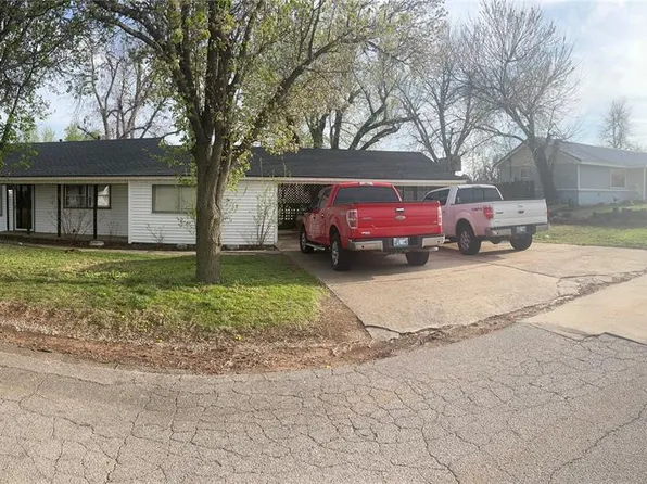 1017 Grand Ter, Chickasha, OK 73018
