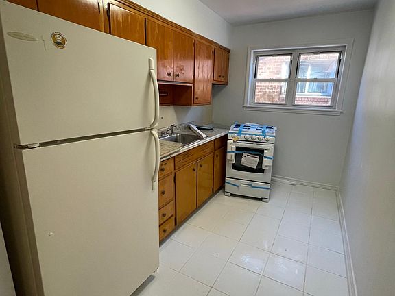 4th image of 14705 Coolidge Ave Floor 2