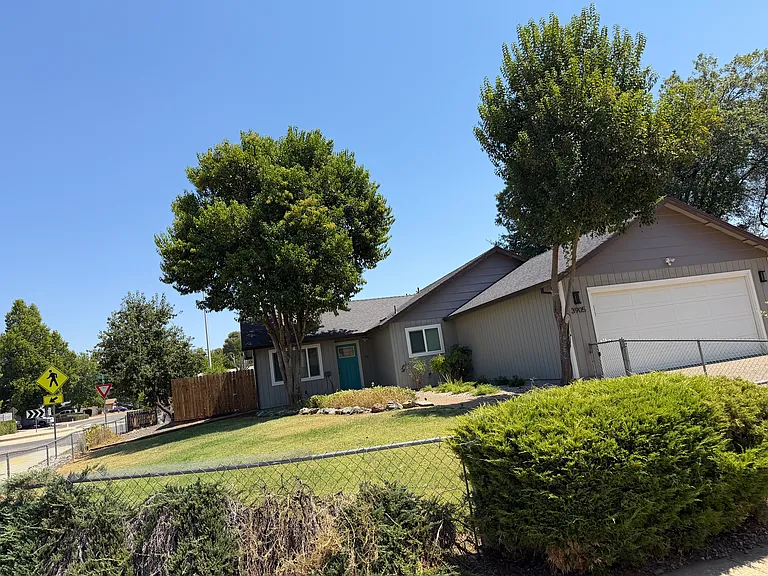 3905 Sunwood Dr — Photo 1
