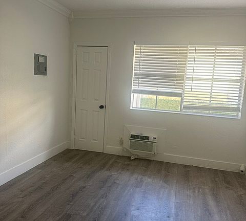 4th image of 6805 Abbott Ave