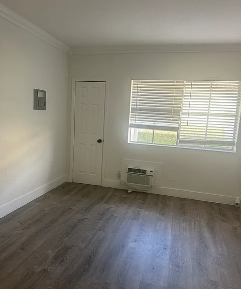 6805 Abbott Ave — Photo 4