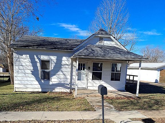 3rd image of 105 S White Oak St