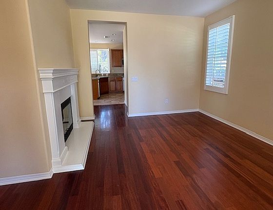 Living room with 3 big windows and hardwood floor