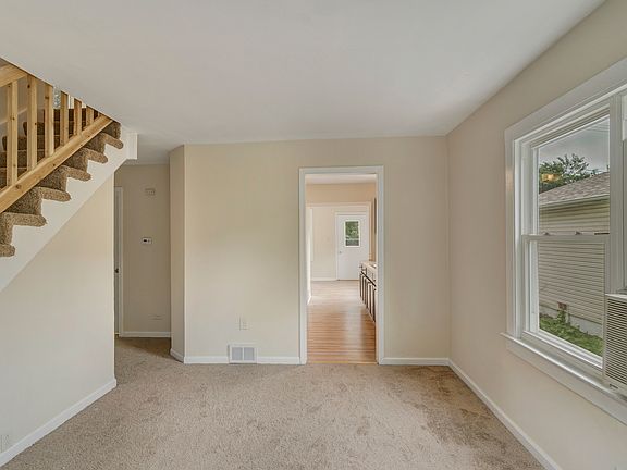 4th image of 121 E Pineview Dr