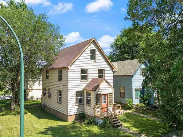 329 9th St S, Virginia, MN 55792