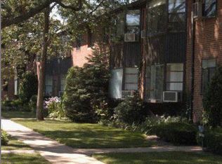 700 Park Ave W APT 105, Highland Park, IL 60035