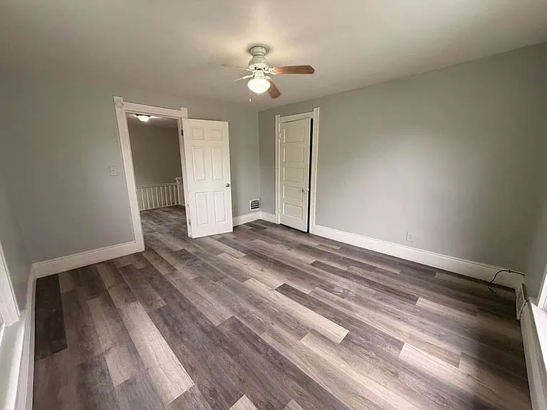 3915 Lockwood Ave — Photo 5