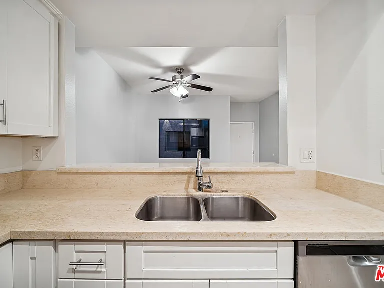5715 W Olympic Blvd #103 — Photo 7