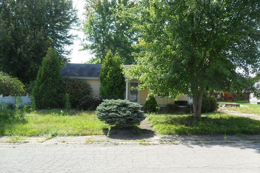 1st image of 825 Earl Dr