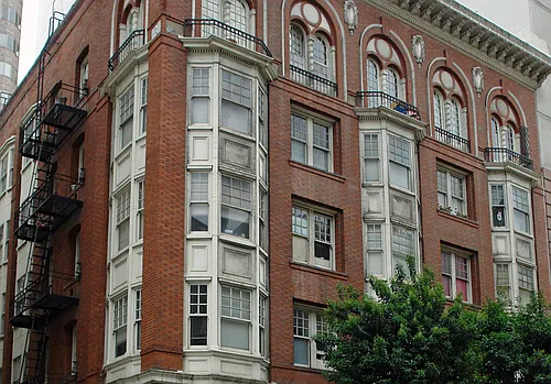 Angelus Apartments Photo 1