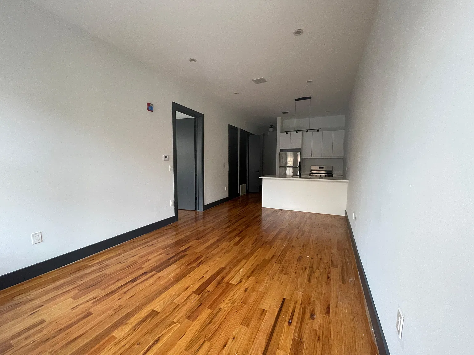 1 bed, 650 sqft, $2,100 — Photo 3
