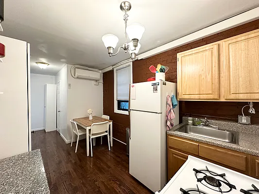 Rented by Bond New York | media 11