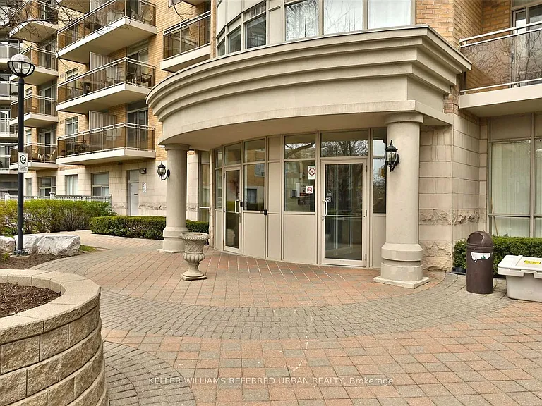 650 Lawrence Ave W #813 — Photo 2