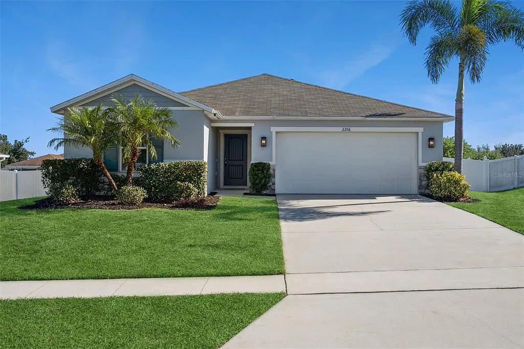 3 bed, 2.0 bath, 1537 sqft, $1,950 — Photo 3