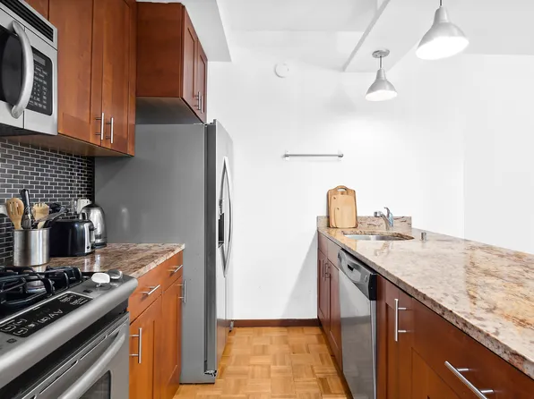 350 Albany Street 6L image 3 of 9