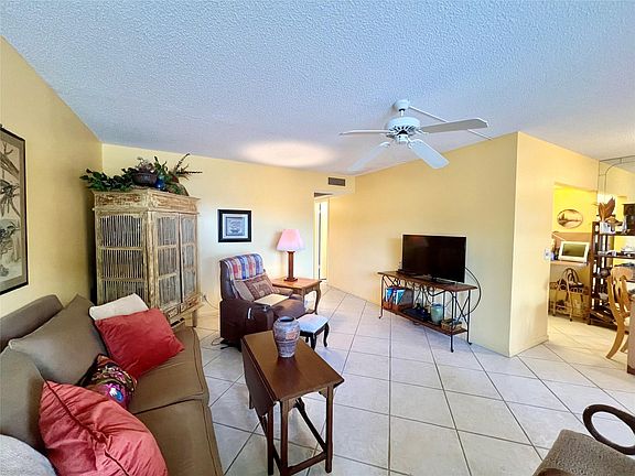 3rd image of 1090 Harwood F #1090