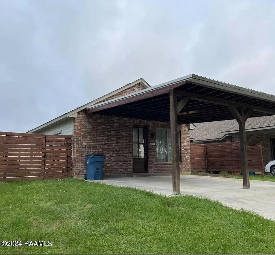 3 bed, 1475 sqft, $1,700 — Photo 1
