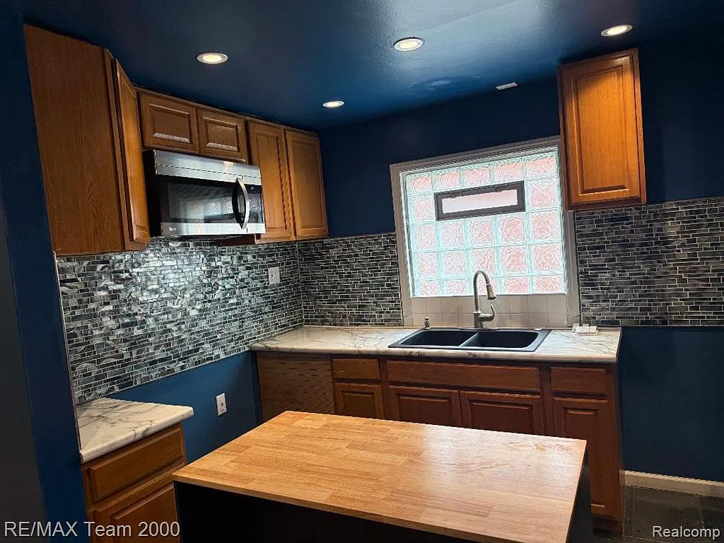 3 bed, 1.5 bath, 1000 sqft, $1,400 — Photo 2