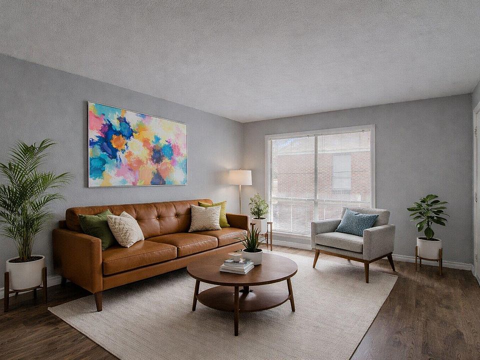 1st image of 100 Uhland Rd APT 3