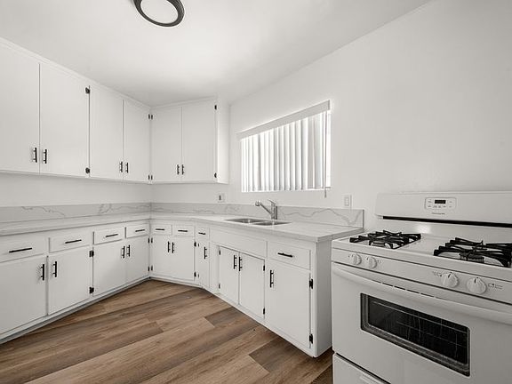 4th image of 5-4515 August St Unit 5