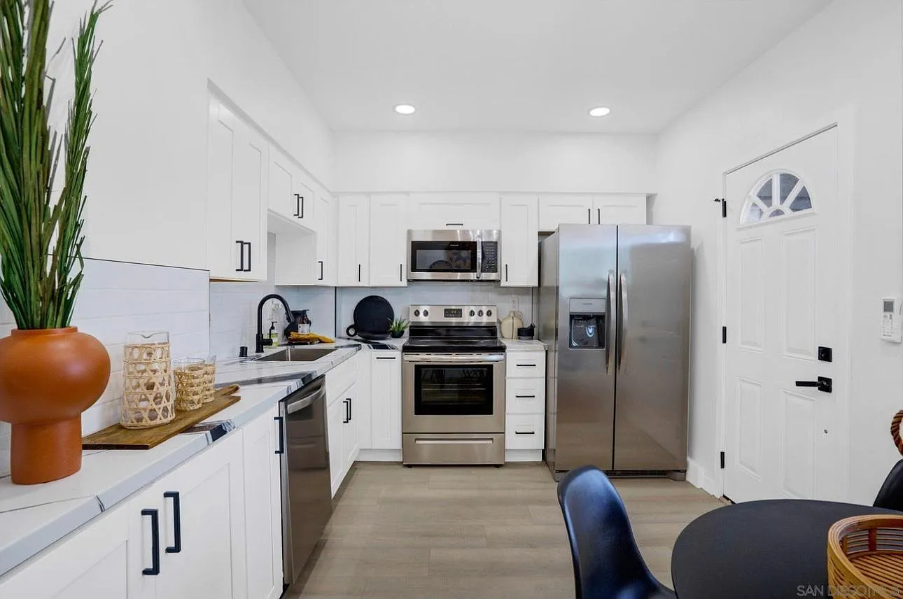 2242 W Jewett St — Photo 3