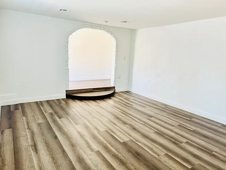 63 Cathcart Ave — Photo 20