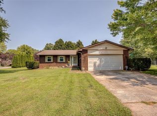 515 Oakwood Dr, Troy, IL 62294